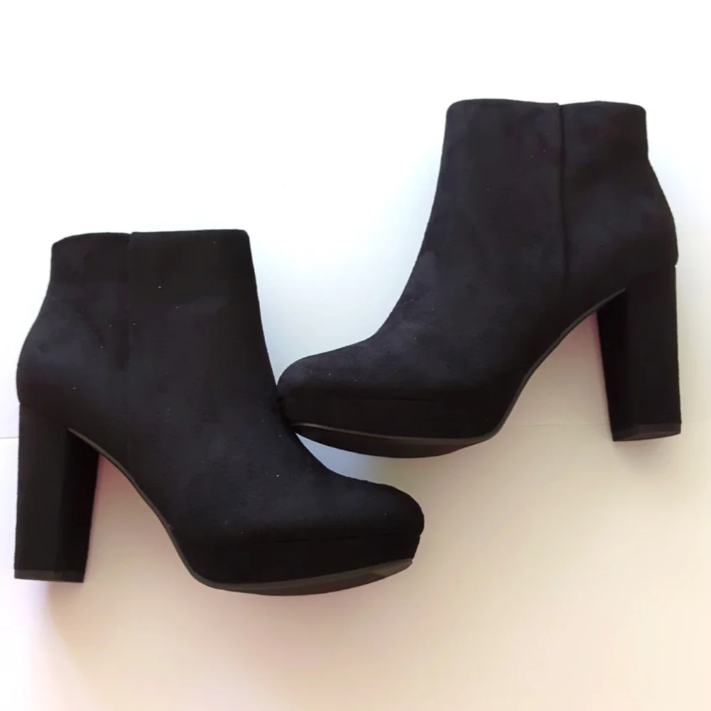 Dream Pairs Stomp Black Block Heeled Zip- up side Booties